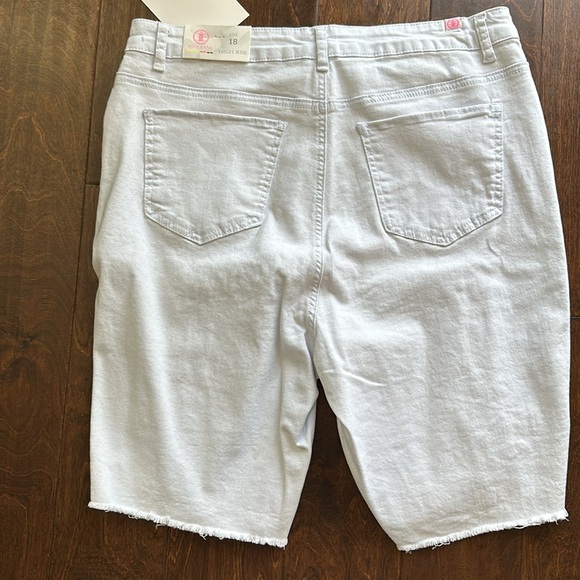 White Bermuda Shorts - Picture 2 of 2